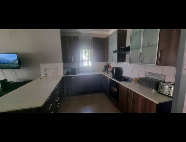 3 BEDROOM HOUSE FOR SALE IN HEUWELSIG ESTATE